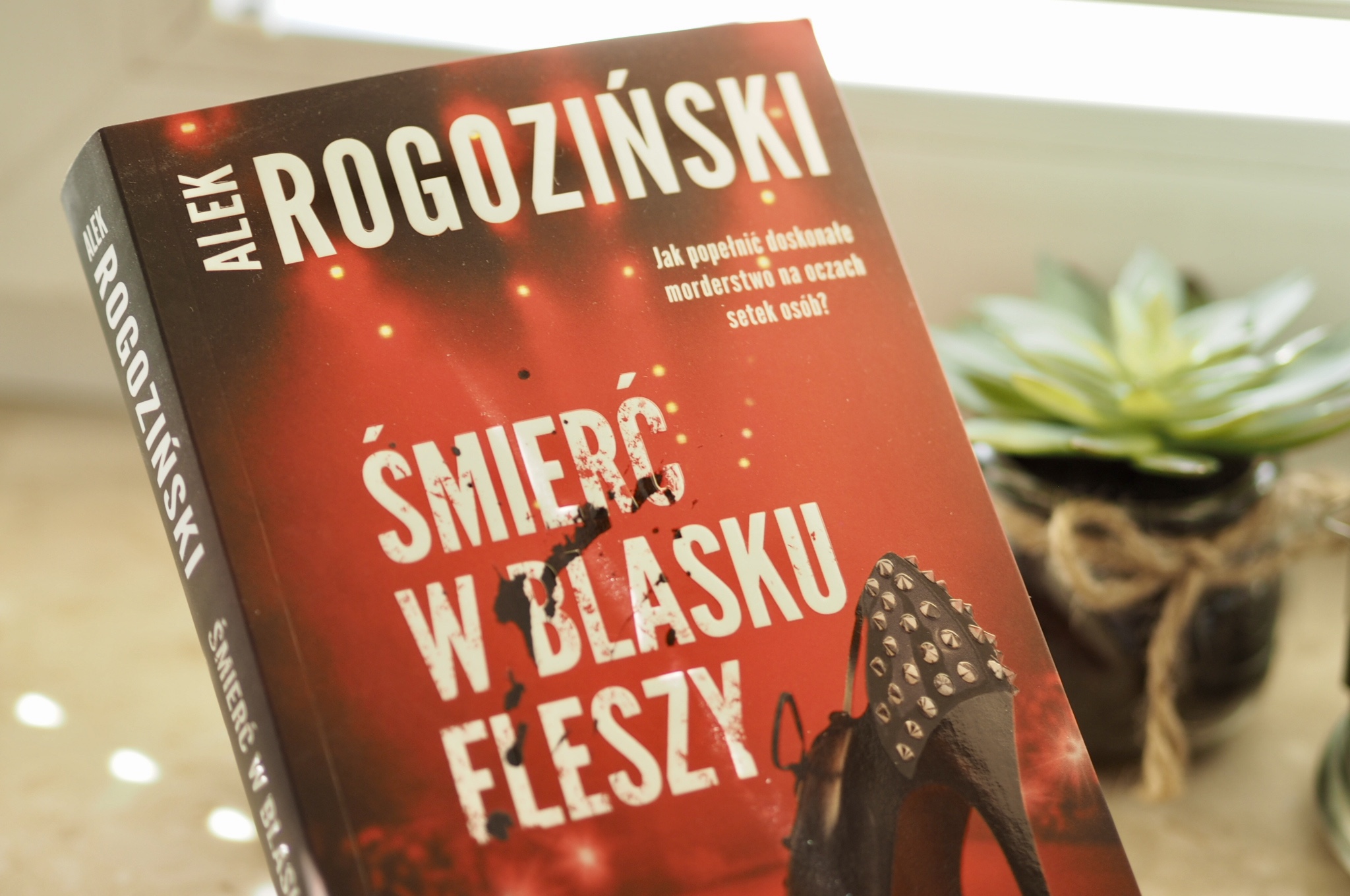 Alek Rogoziński "Smierć w blasku fleszy"